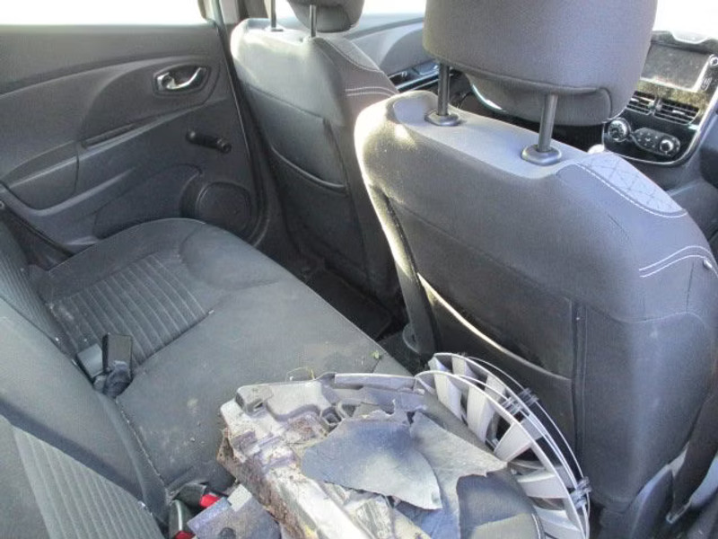 RENAULT CLIO 1.5 DCI 5P — zdjęcie 8