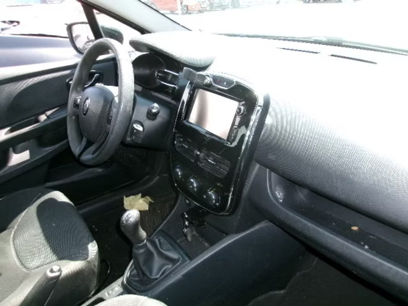 RENAULT CLIO SOCIETE 1.5 DCI 5P — zdjęcie 6