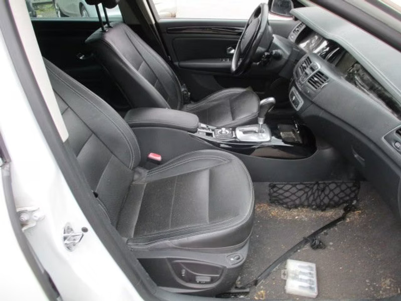 RENAULT LAGUNA ESTATE 2.0 DCI BA 5P — zdjęcie 7