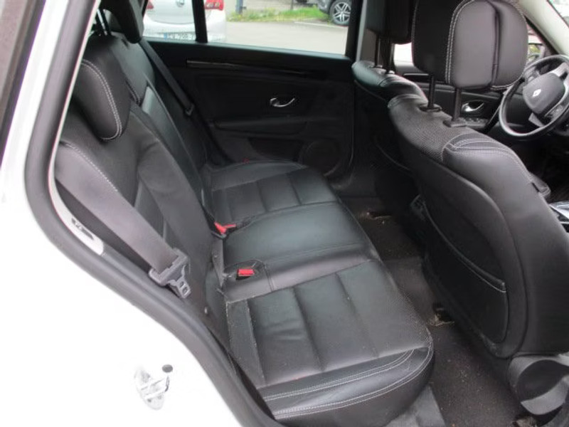 RENAULT LAGUNA ESTATE 2.0 DCI BA 5P — zdjęcie 8