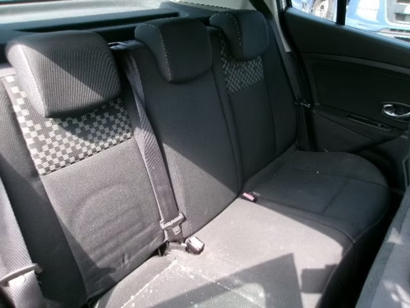 RENAULT MEGANE 1.5 DCI 5P — zdjęcie 8