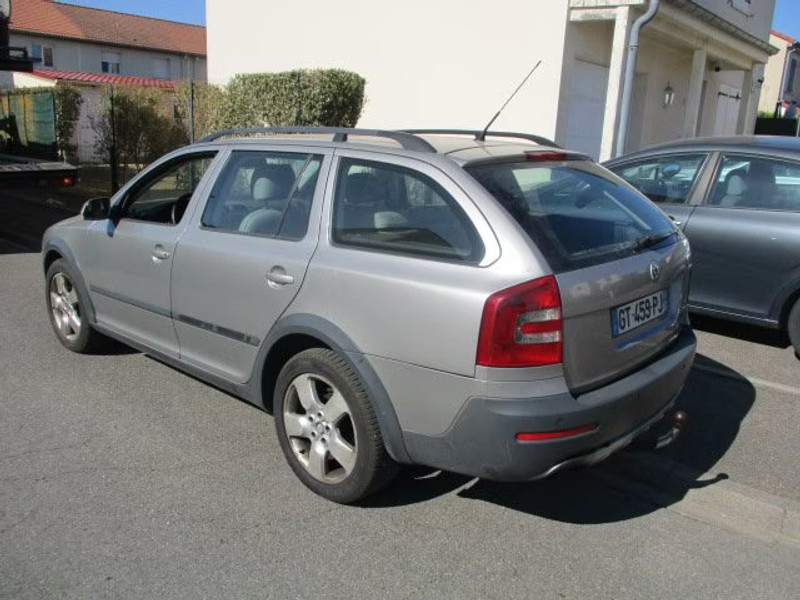SKODA OCTAVIA SCOUT 2.0 TDI 4X4 5P — zdjęcie 3