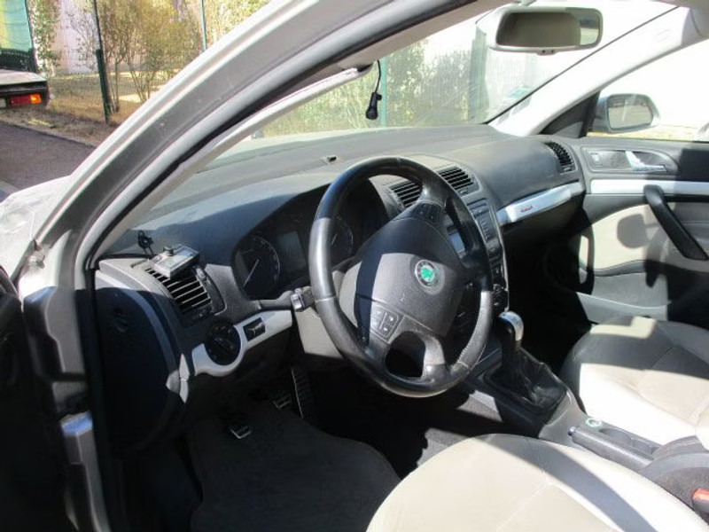 SKODA OCTAVIA SCOUT 2.0 TDI 4X4 5P — zdjęcie 6