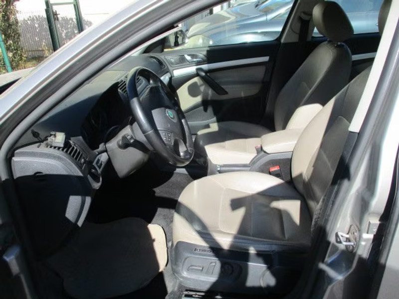 SKODA OCTAVIA SCOUT 2.0 TDI 4X4 5P — zdjęcie 7
