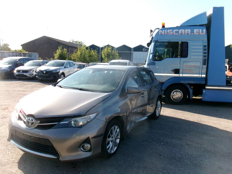 TOYOTA AURIS 1.3 Comfort 5 DRS HB — zdjęcie 1
