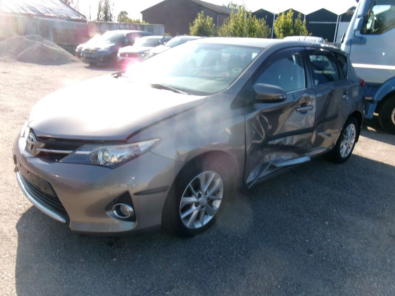TOYOTA AURIS 1.3 Comfort 5 DRS HB — zdjęcie 2