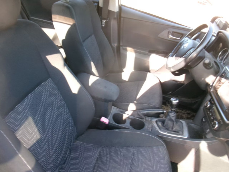 TOYOTA AURIS 1.3 Comfort 5 DRS HB — zdjęcie 27