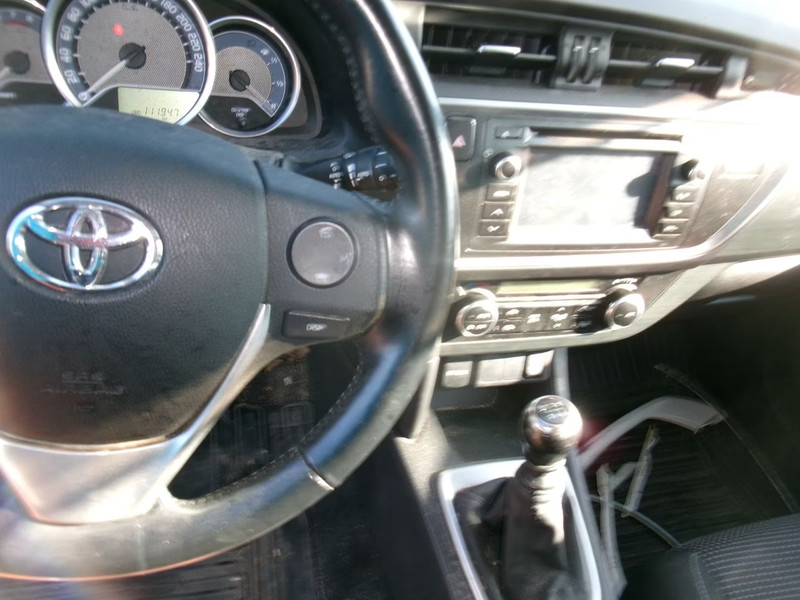TOYOTA AURIS 1.3 Comfort 5 DRS HB — zdjęcie 31