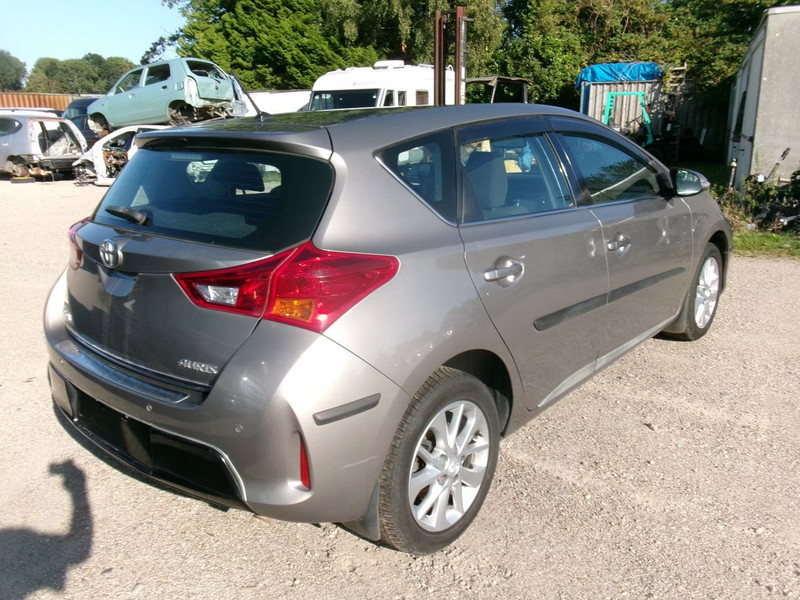 TOYOTA AURIS 1.3 Comfort 5 DRS HB — zdjęcie 4
