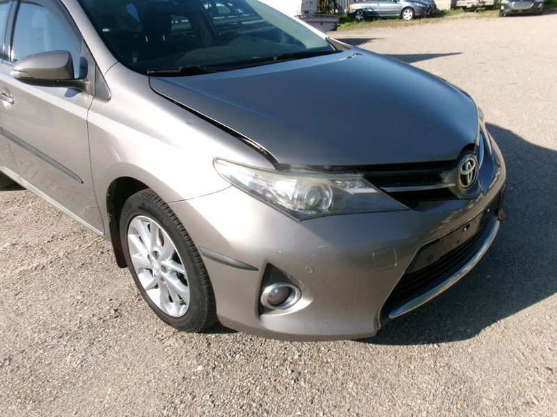 TOYOTA AURIS 1.3 Comfort 5 DRS HB — zdjęcie 9