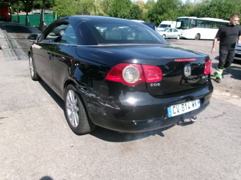 VOLKSWAGEN EOS 2.0 TDI 2P — zdjęcie 3
