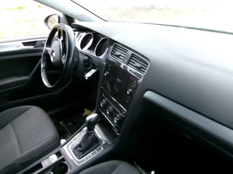 VOLKSWAGEN GOLF 1.0 TSI BA 5P — zdjęcie 6