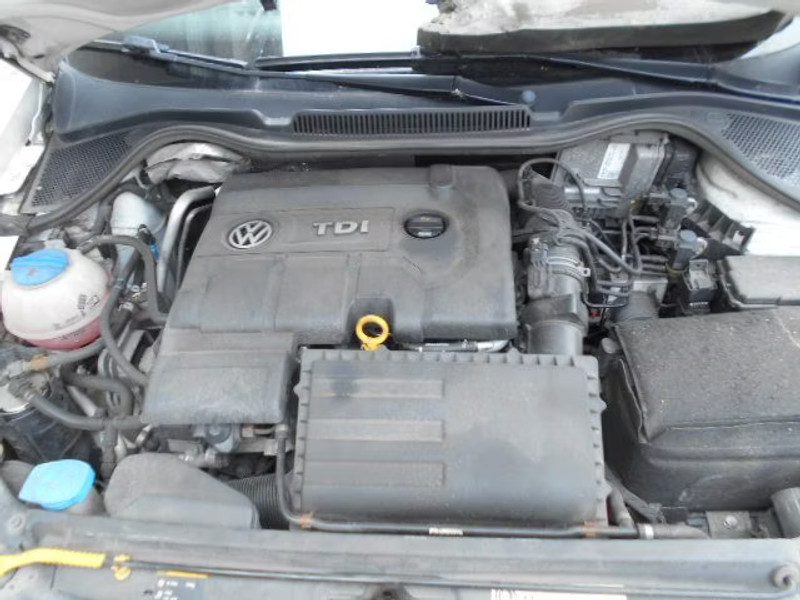 VOLKSWAGEN GOLF 1.6 TDI 5P — zdjęcie 5