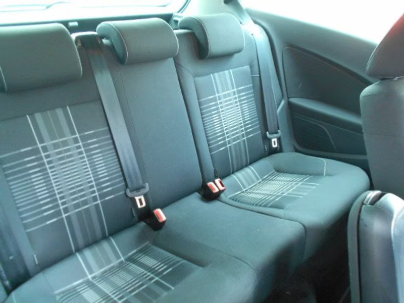 VOLKSWAGEN GOLF 1.6 TDI 5P — zdjęcie 8