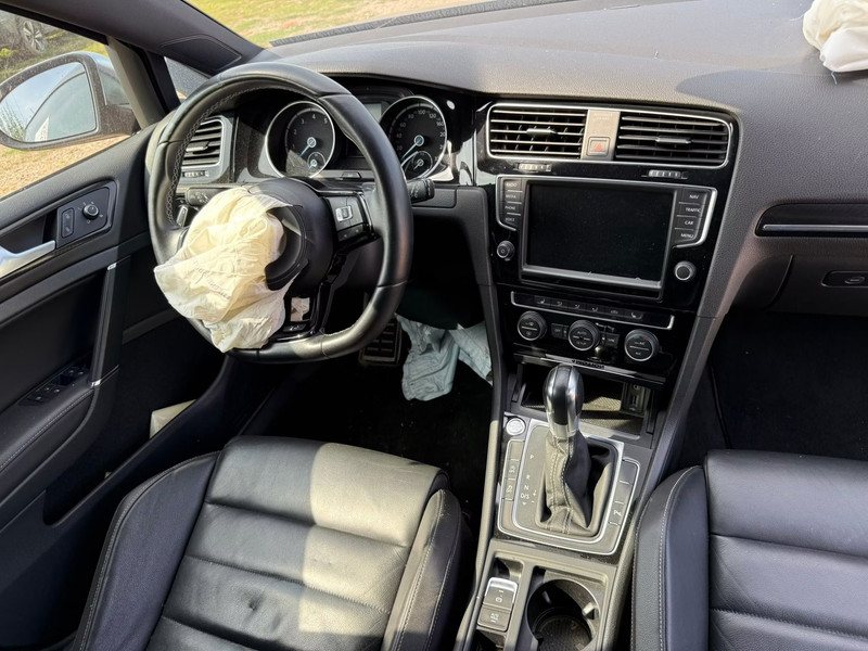 VOLKSWAGEN GOLF R 2.0 TSI 300 4 MOTION — zdjęcie 10