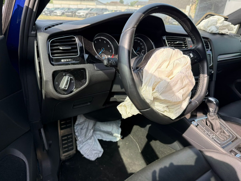 VOLKSWAGEN GOLF R 2.0 TSI 300 4 MOTION — zdjęcie 11