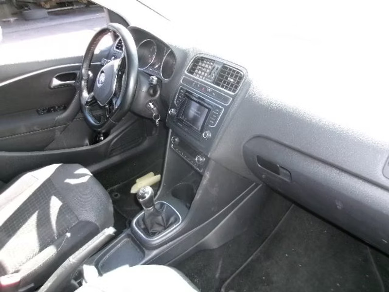 VOLKSWAGEN POLO 1.2 TSI 5P — zdjęcie 6