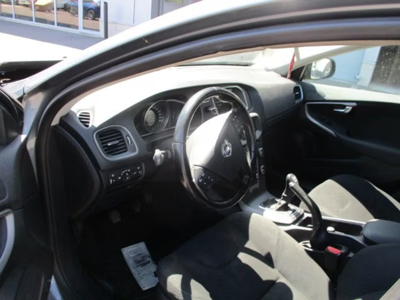 VOLVO V40 1.6 D2 5P — zdjęcie 5