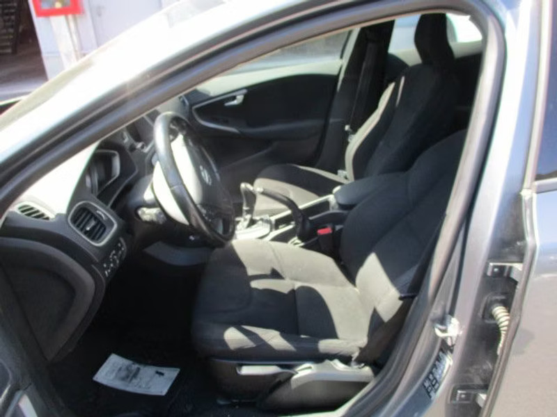 VOLVO V40 1.6 D2 5P — zdjęcie 6