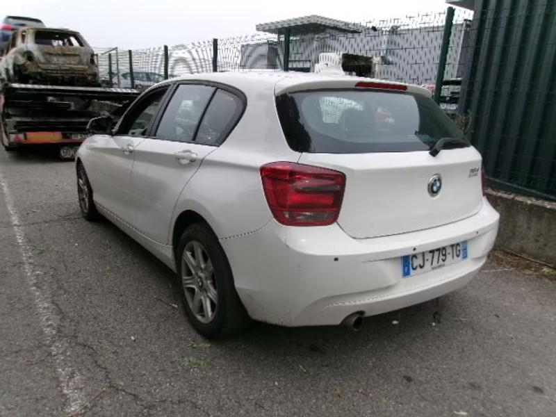 BMW 116 2.0 D 5P — zdjęcie 3