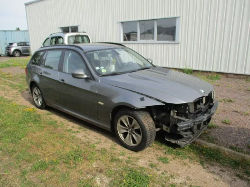 BMW 318 TOURING 2.0 D 5P — zdjęcie 1