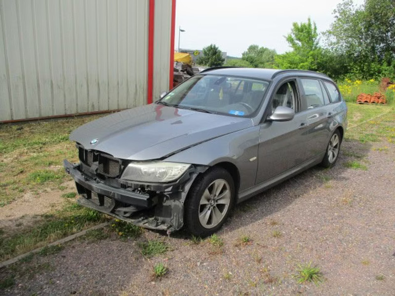 BMW 318 TOURING 2.0 D 5P — zdjęcie 2