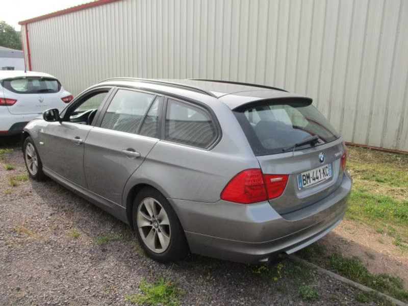 BMW 318 TOURING 2.0 D 5P — zdjęcie 3
