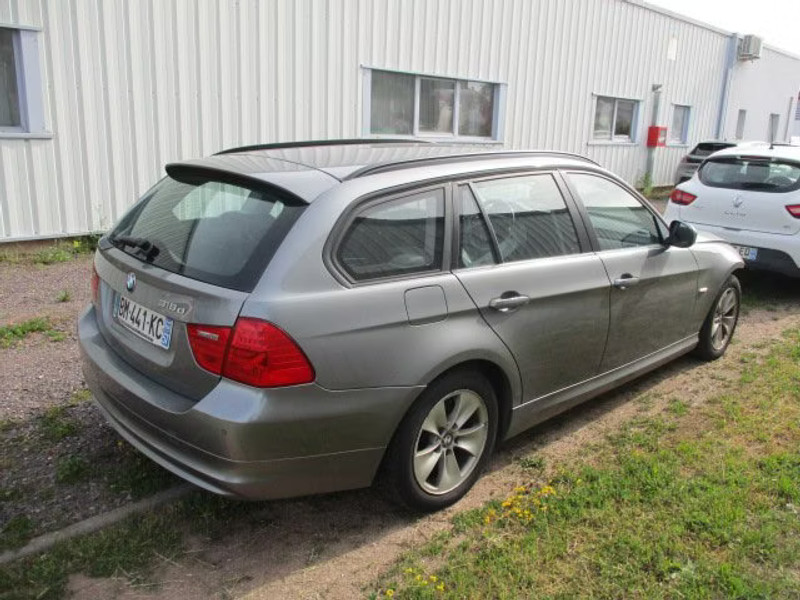 BMW 318 TOURING 2.0 D 5P — zdjęcie 4
