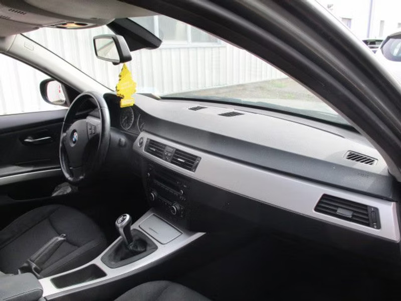 BMW 318 TOURING 2.0 D 5P — zdjęcie 7