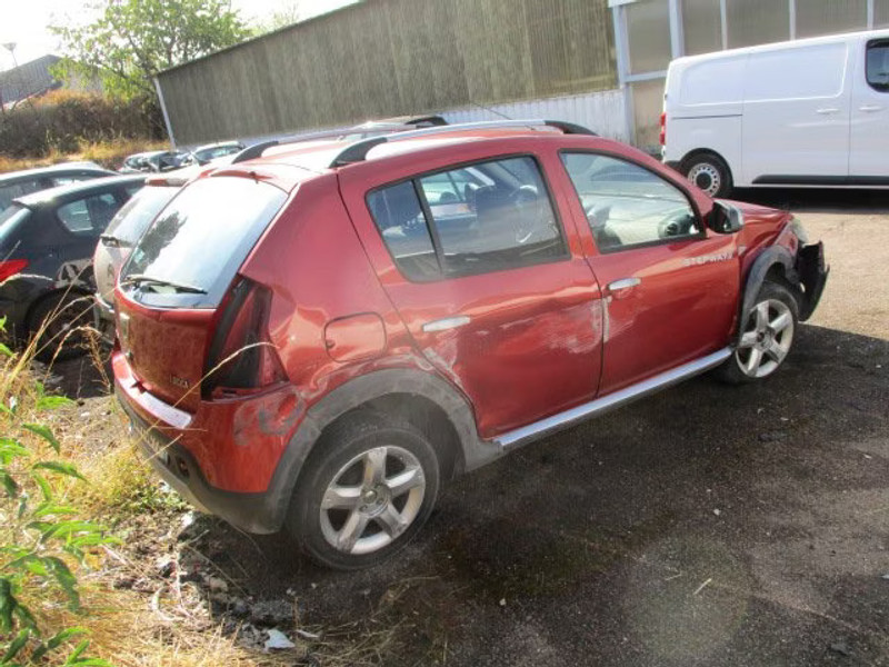 DACIA SANDERO STEPWAY 1.5 DCI 5P — zdjęcie 3