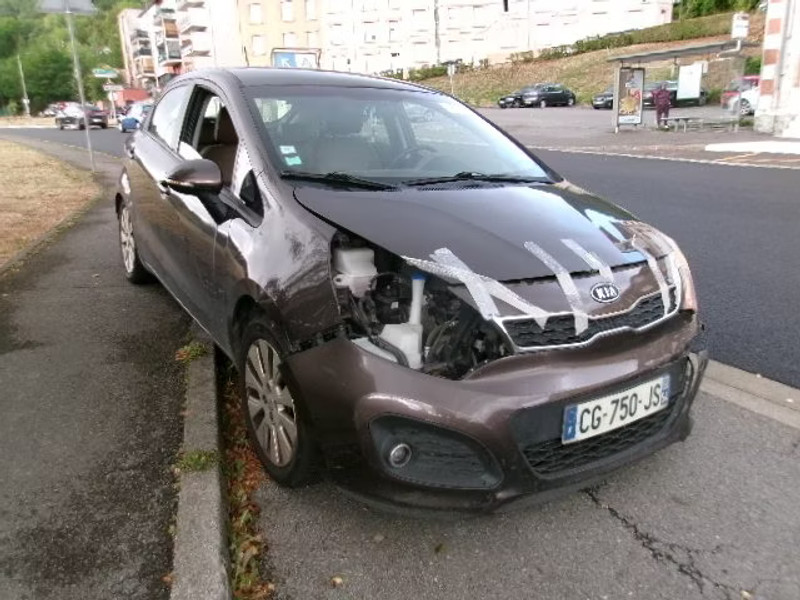 KIA RIO 1.4 CRDI 5P — zdjęcie 2
