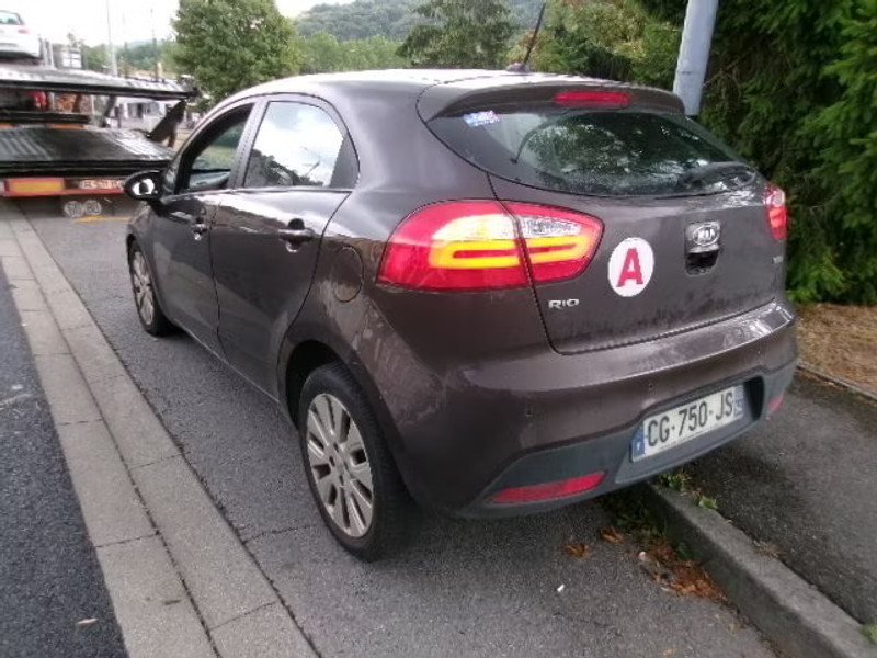 KIA RIO 1.4 CRDI 5P — zdjęcie 3