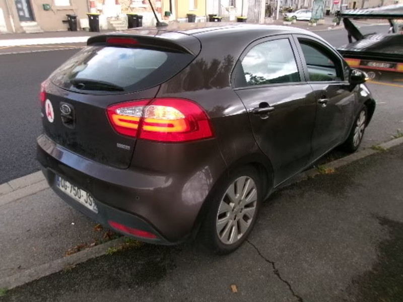 KIA RIO 1.4 CRDI 5P — zdjęcie 4