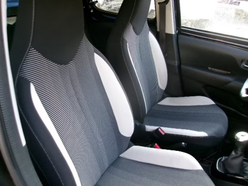 PEUGEOT 108 1.2 I 5P — zdjęcie 6
