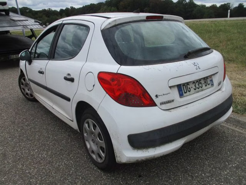 PEUGEOT 207 1.4 HDI 5P — zdjęcie 4