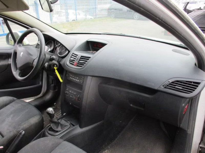 PEUGEOT 207 1.4 HDI 5P — zdjęcie 6