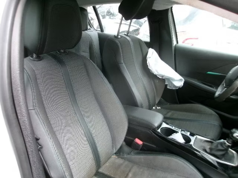 PEUGEOT 208 1.2 I 5P — zdjęcie 8