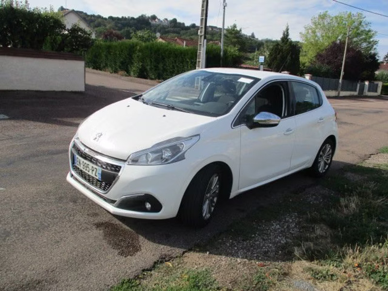 PEUGEOT 208 1.2 I 5P — zdjęcie 1