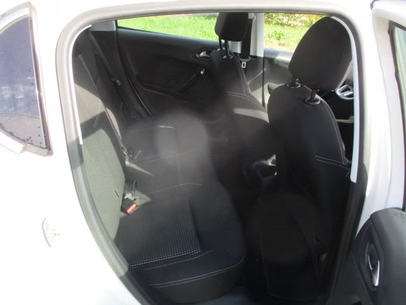 PEUGEOT 208 1.2 I 5P — zdjęcie 8