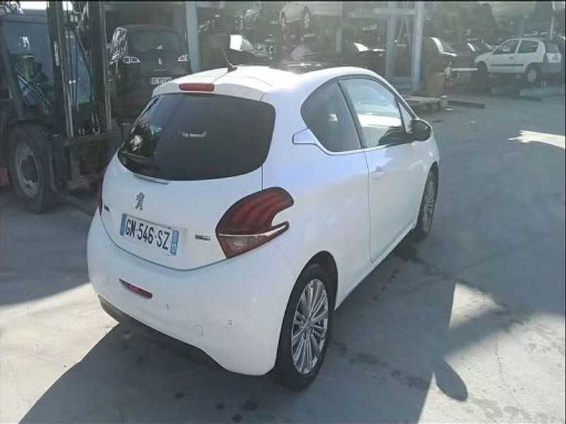 PEUGEOT 208 1.2I PURETECH 12V — zdjęcie 3