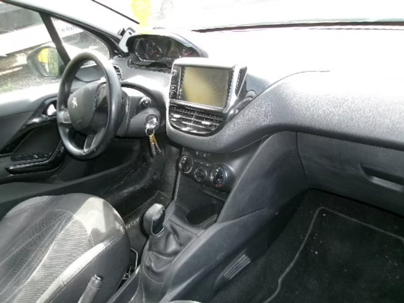 PEUGEOT 208 1.4 HDI 5P — zdjęcie 6