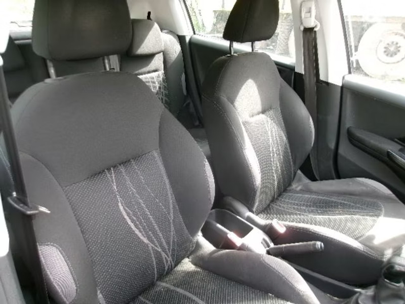 PEUGEOT 208 1.4 HDI 5P — zdjęcie 7