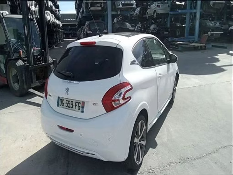 PEUGEOT 208 1.6 E-HDI FAP - 92 — zdjęcie 3