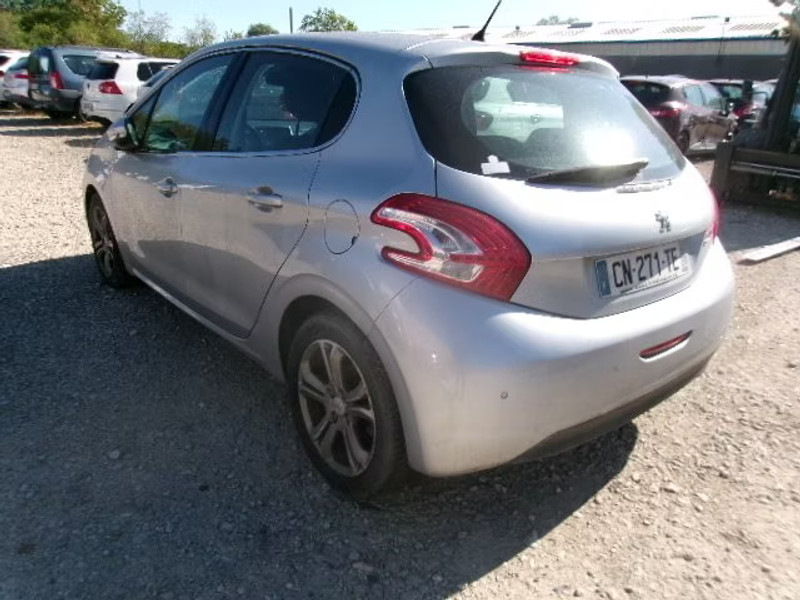 PEUGEOT 208 1.6 HDI 5P — zdjęcie 3