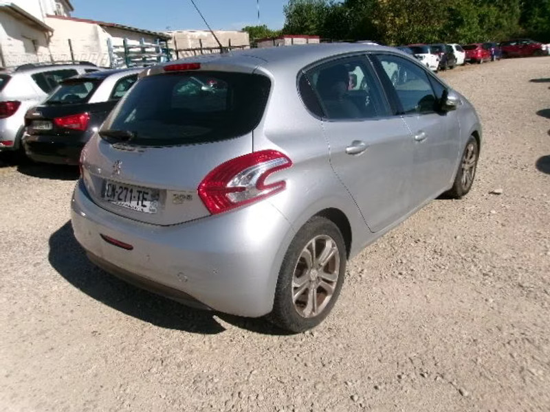 PEUGEOT 208 1.6 HDI 5P — zdjęcie 4