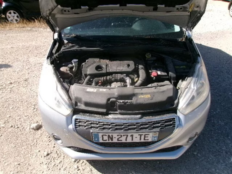PEUGEOT 208 1.6 HDI 5P — zdjęcie 5