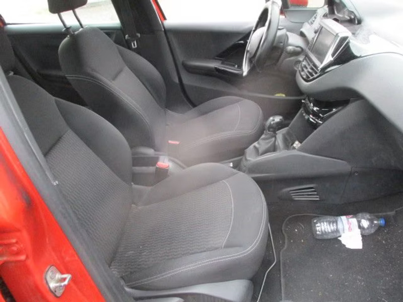 PEUGEOT 208 1.6 HDI 5P — zdjęcie 7