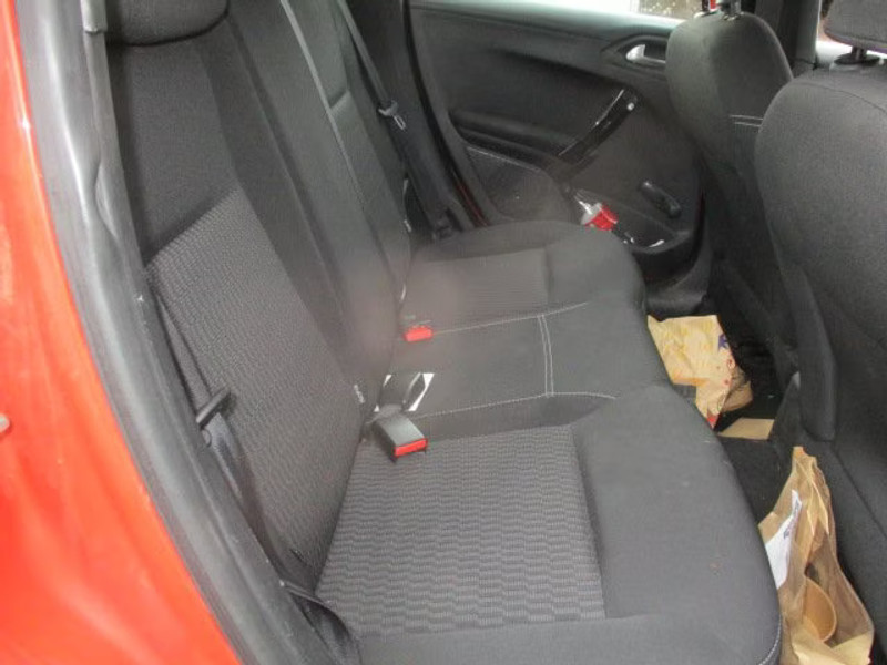 PEUGEOT 208 1.6 HDI 5P — zdjęcie 8