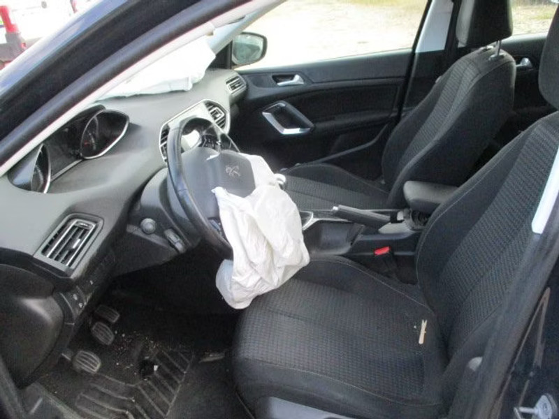 PEUGEOT 308 SW 1.5 HDI 5P — zdjęcie 8