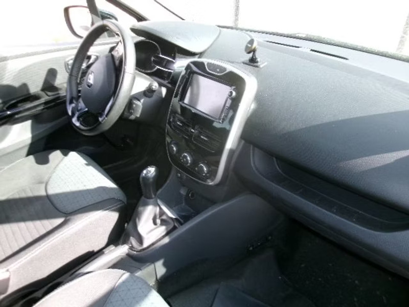 RENAULT CLIO 0.9 TCE 5P — zdjęcie 6